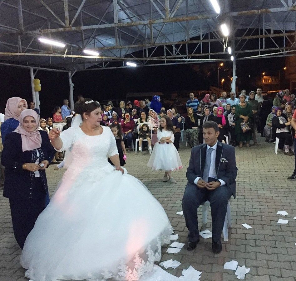Görme engelli çiftlerin sazlı sözlü düğünü