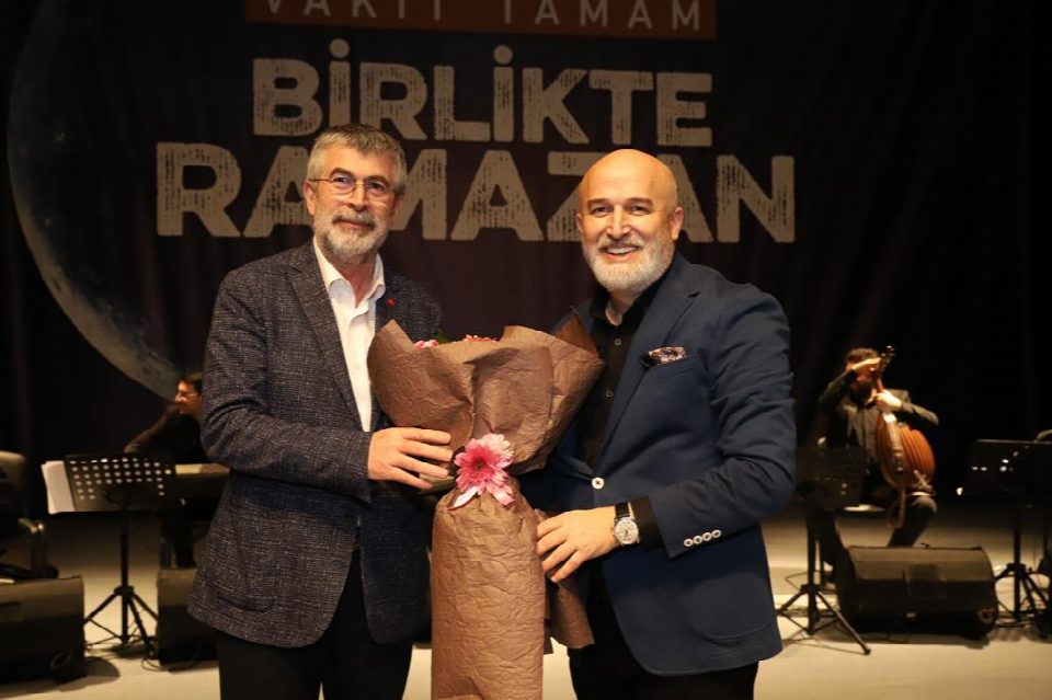 Necipoğlu, dinleyenleri mest etti