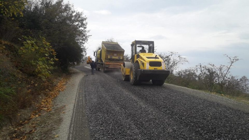 Çamaş’ta grup yolları asfaltla buluşuyor