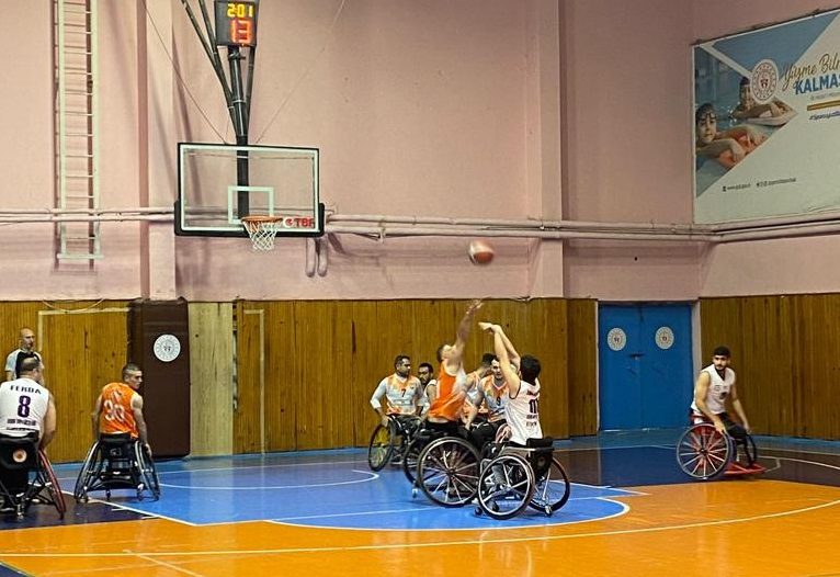 Engelsizler ordusu ilk devreyi galip tamamladı