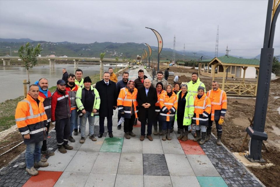 Başkan Güler, ayağının tozuyla sahada
