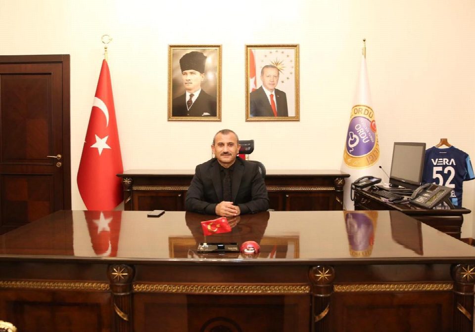 Vali Sonel, vatandaşlarımızı güvenli plajlarda denize girmeleri için uyardı