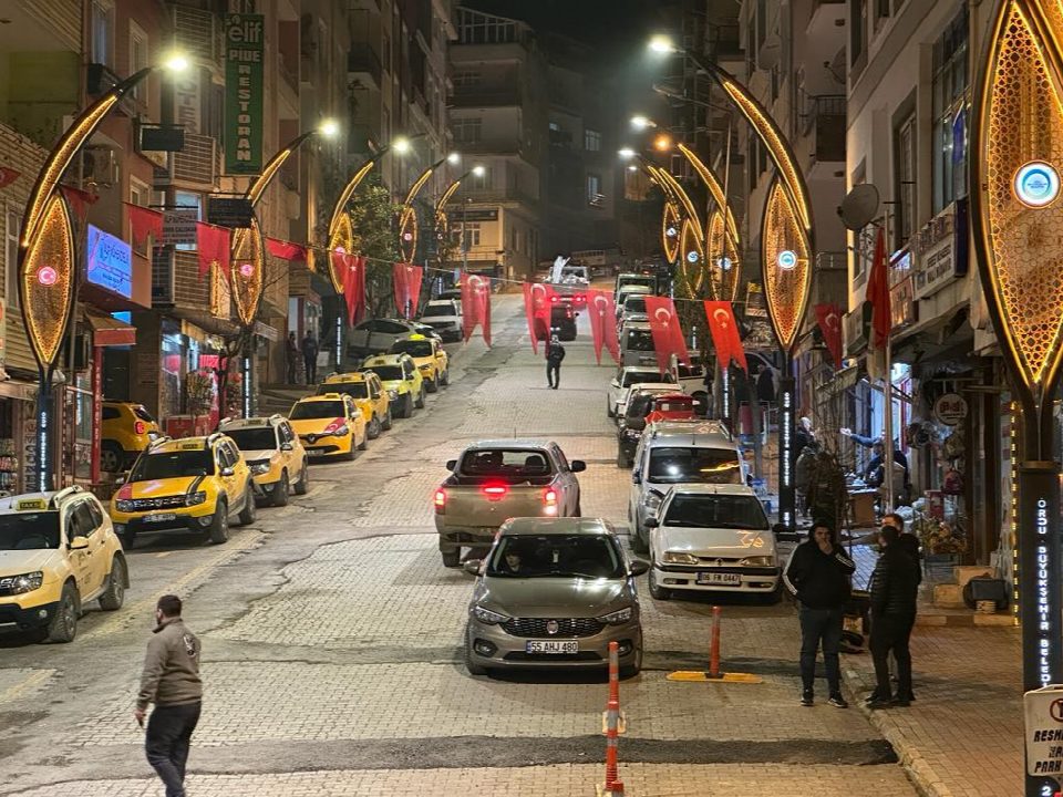 Aybastı’nın da cadde ve sokakları ışıl ışıl oldu