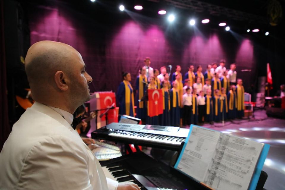 Çocuk korosunun 23 nisan konseri keyif verdi