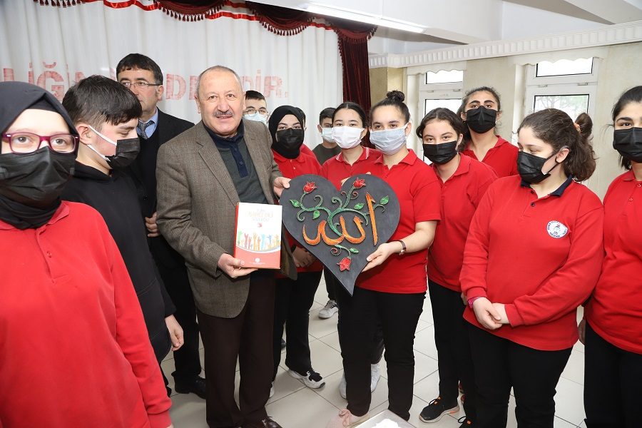 Büyükşehir işitme engelli öğrencileri unutmadı