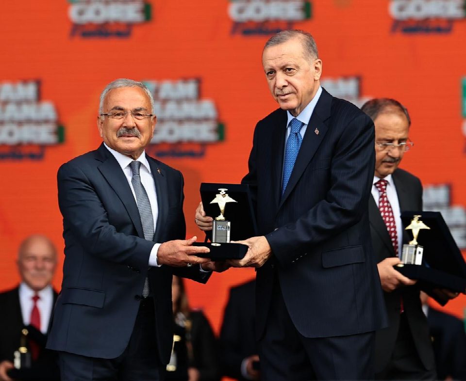 Cumhurbaşkanı Erdoğan’dan başkan Güler’e “Gençlik ödülü”