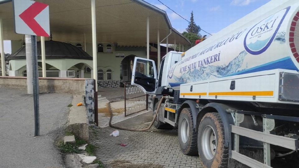 Büyükşehirden 12 adet su tankeri gönderildi