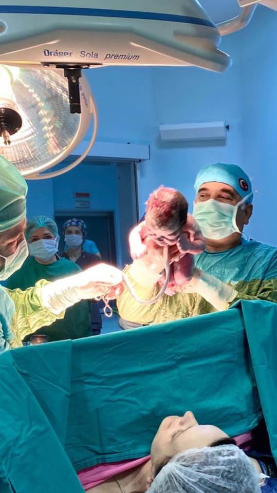 Aramıza hoş geldin Berinay... Opr. Dr. İsmail Balcıoğlu baba oldu