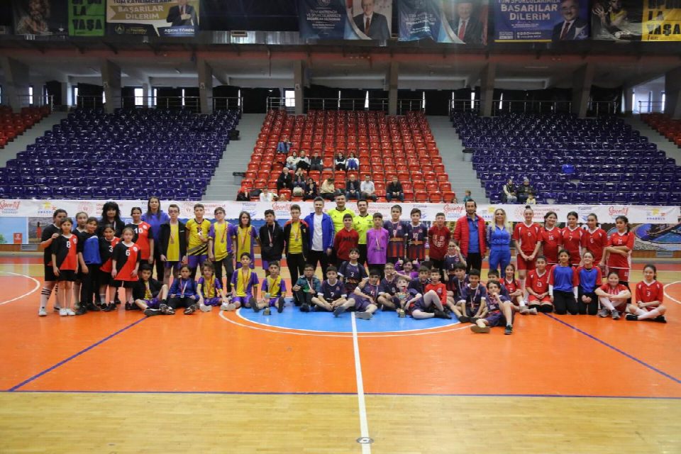 Okul Sporları Hentbol Müsabakaları Sona Erdi