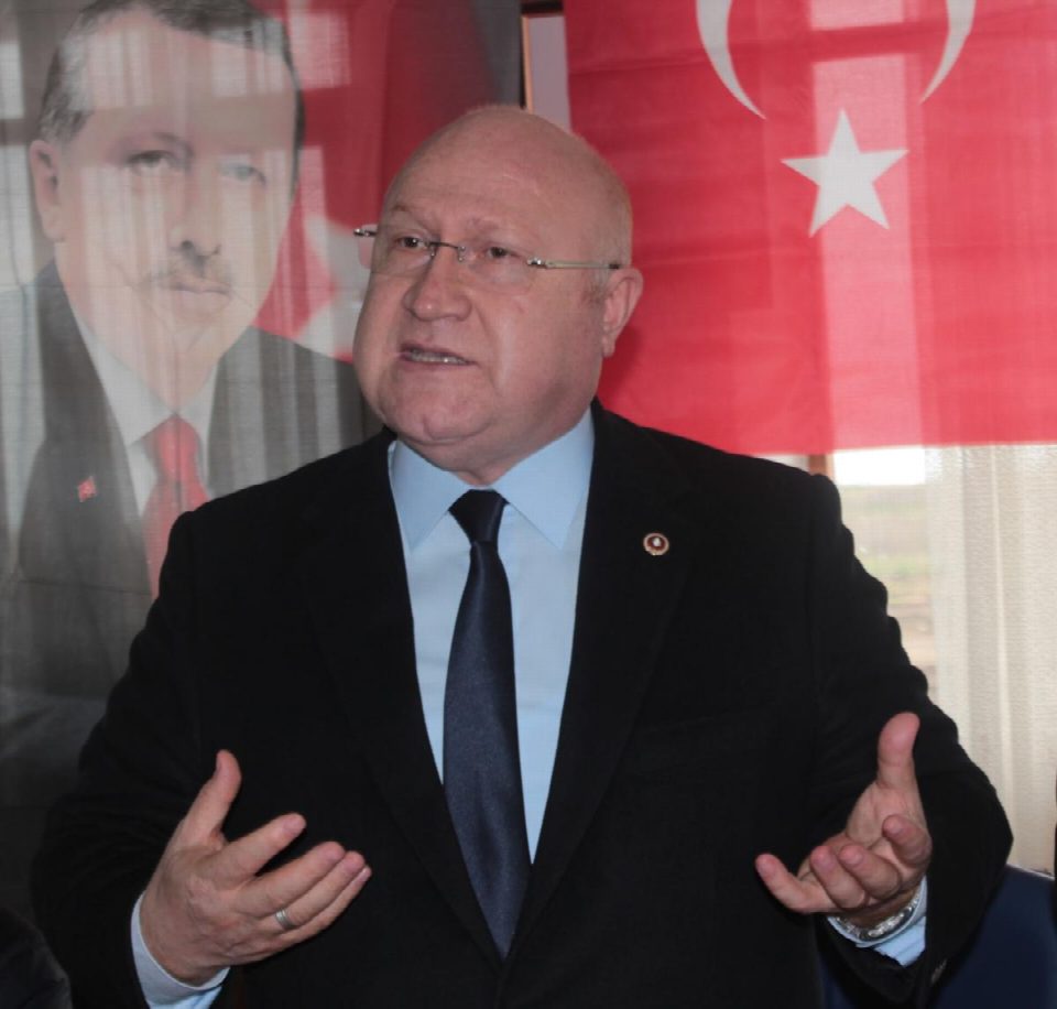 İhsan Şener nabız mı yokluyor?