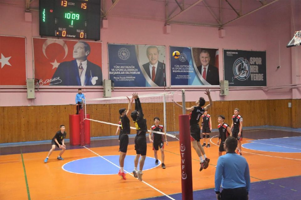 Okul Sporları Voleybol müsabakaları devam ediyor