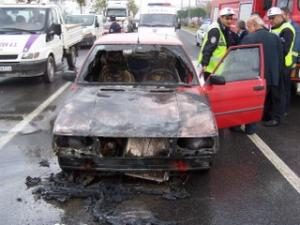 OTOMOBİL BİRDEN ALEV ALDI