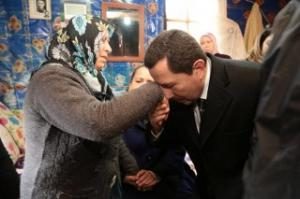 VALİ VE BAŞKAN ŞEHİDİN AİLESİNE TAZİYE ZİYARETİNDE BULUNDU