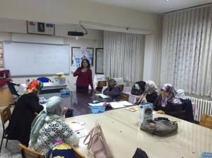 FATMA NİNE 70 YAŞINDA OKUMA YAZMA ÖĞRENİYOR