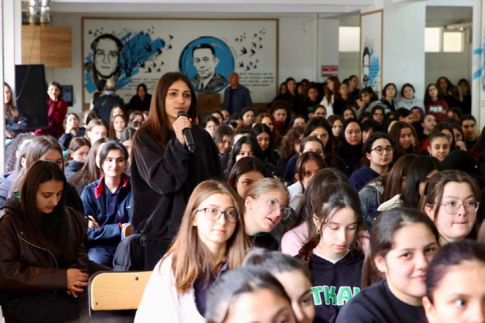 Başkan Güler tecrübesiyle gençlere ışık tutuyor... Gençler merak ettiklerini sordu, başkan güler cevapladı