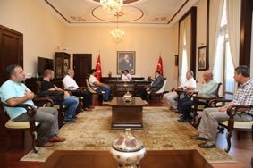 Başpehlivan Kara Vali Balkanlıoğlu'nu ziyaret etti