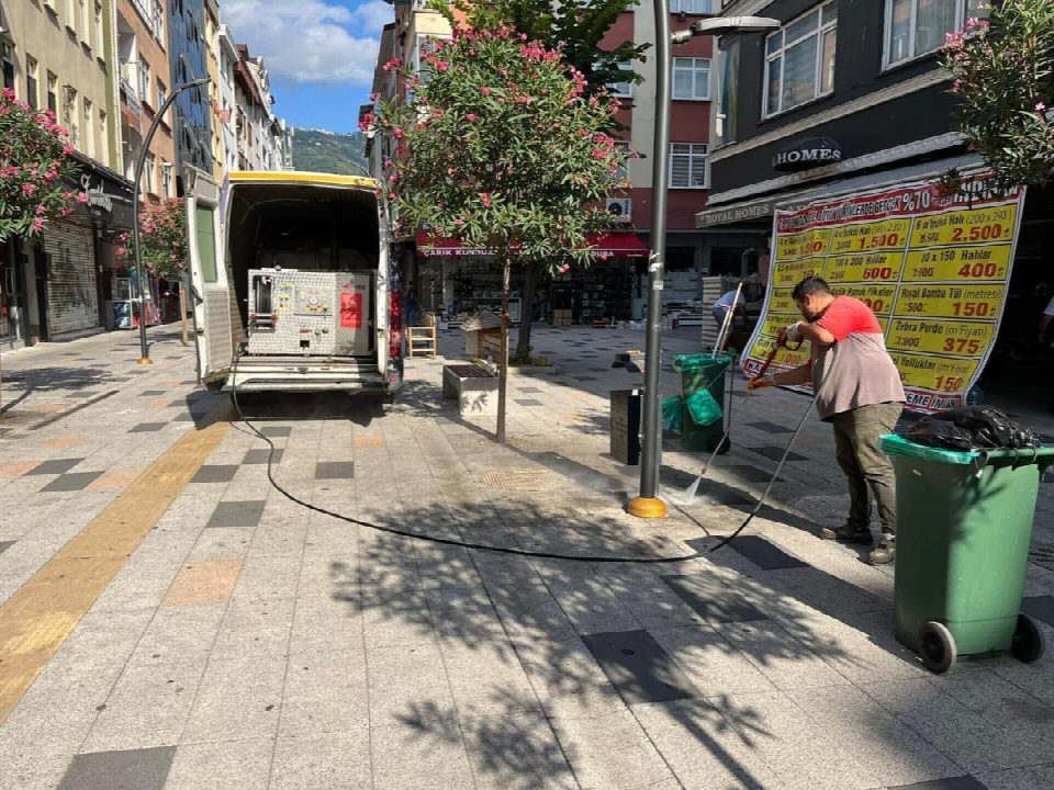 Büyükşehir köşe bucak iş başında