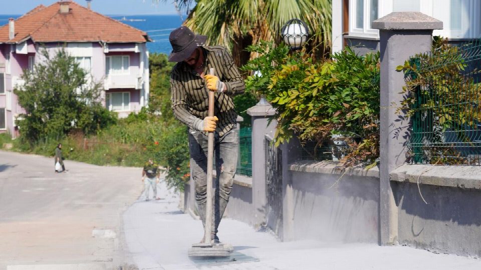53.000 metre kare renkli baskı beton kaldırım çalışması