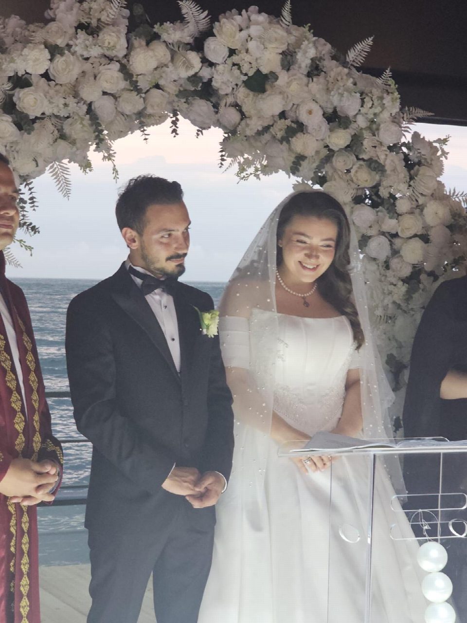 Betül ve Furkan dünya evine girdi