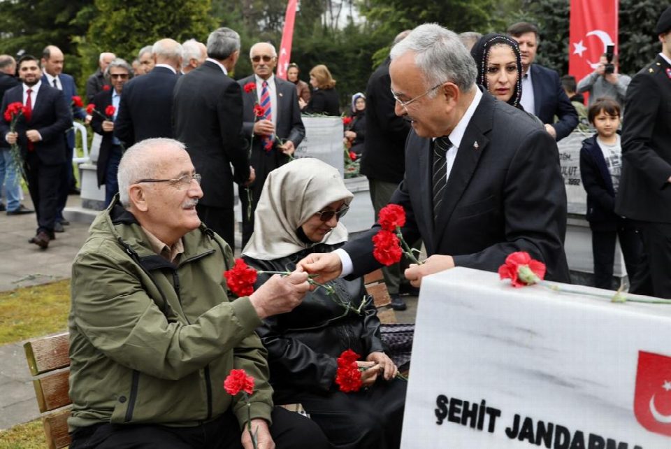 Arefe gününde şehitlikler ziyaret edildi