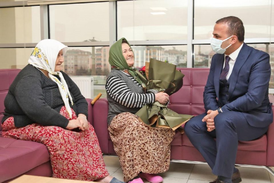 Başkan Etem Kibar Huzur evini ziyaret etti.. Kibar “Yaşlılarımızın her zaman yanındayız”