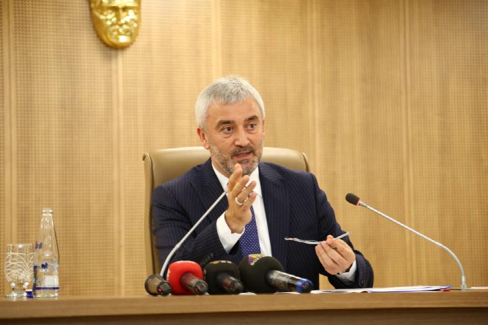Büyükşehirin meclisi toplandı