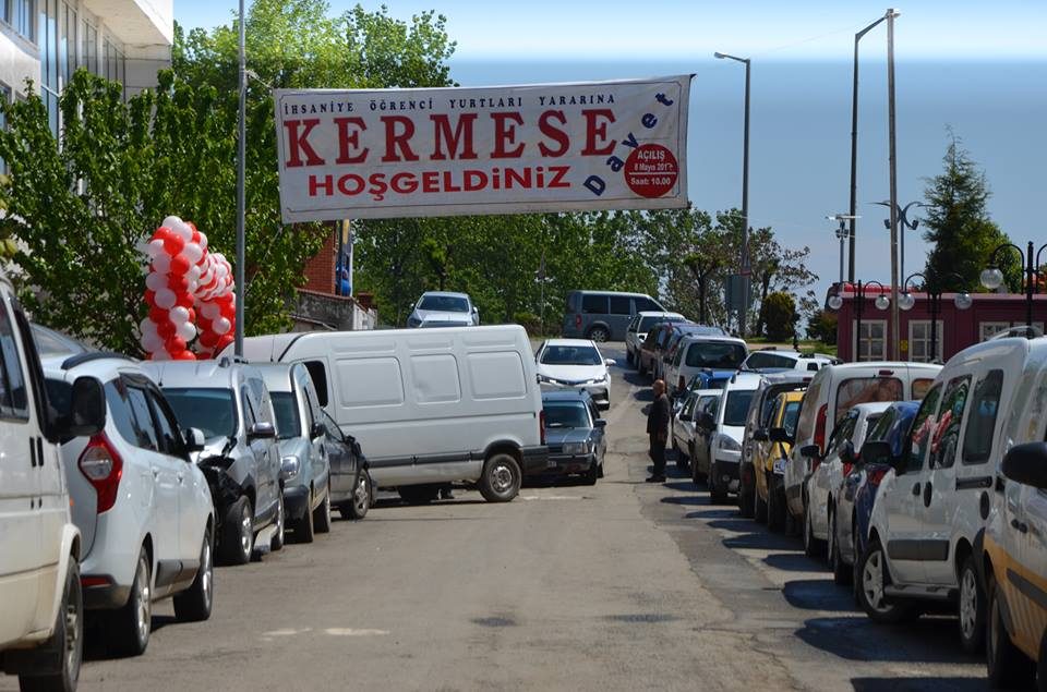Öğrenciler yararına kermes açıldı