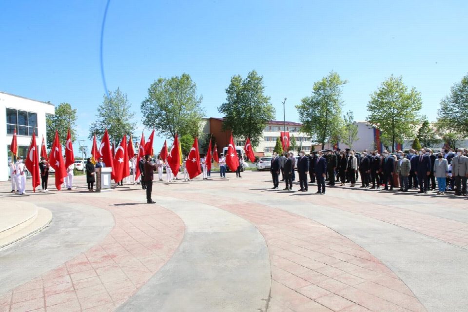 “19 Mayıs, gençlik; gençlik gelecek demektir”