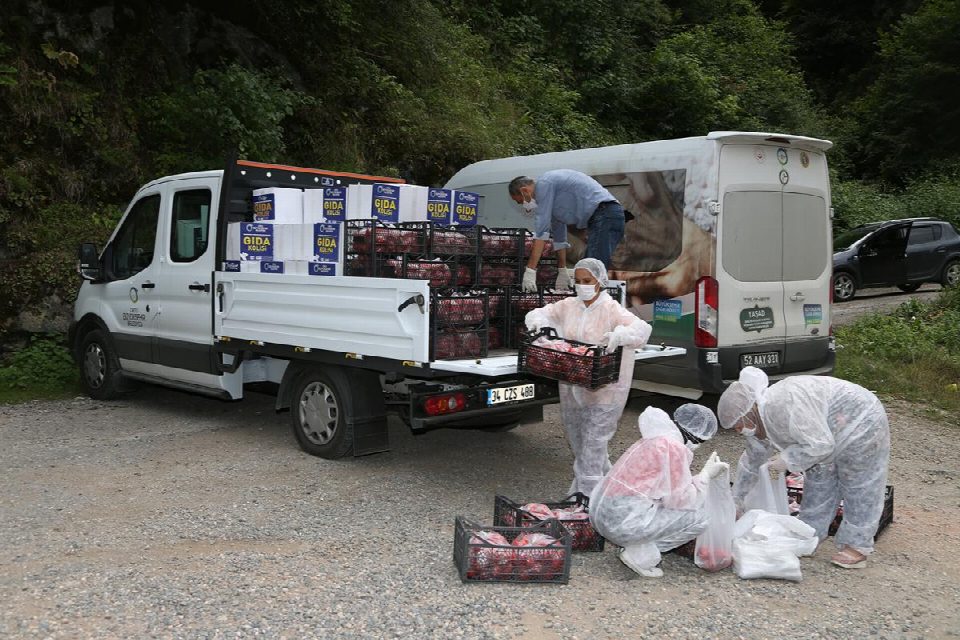 Karantinadaki mahalleye Büyükşehir desteği