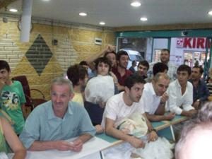 VATANDAŞLAR UZUN KUYRUKLAR OLUŞTURDU