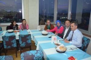 FATSO KADIN GİRİŞİMCİLER KİMSESİZ ÇOÇUKLARLA BULUŞTU