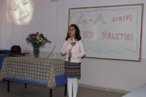 ATATÜRK İLKOKULU ÖĞRENCİLERİNDEN 'GÜNEŞİN OLSUN GÖNLÜNDE' ŞİİR DİNLETİSİ