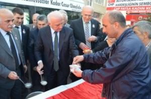 VEKİL İDRİS YILDIZ AŞURE DAĞITTI