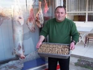 İŞYERİNDEKİ KÖFTELERİ ÇALDILAR