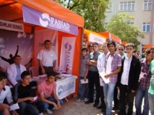 FASİAD STANDINA ÜNİVERSİTELİ GENÇLERDEN YOĞUN İLGİ