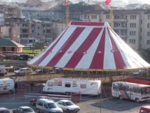 SAFARİ SİRKİ FATSADA GÖSTERİ YAPACAK