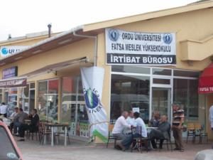 FATSA'YA GELEN ÖĞRENCİLERE İRTİBAT BÜROSU KURULDU