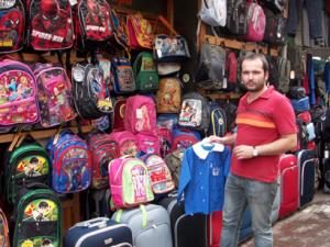 VELİLERİN OKUL ALIŞVERİŞİ BAŞLADI
