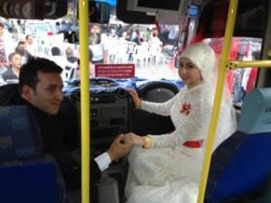 Dolmuşunu Gelin Arabası Yaptı