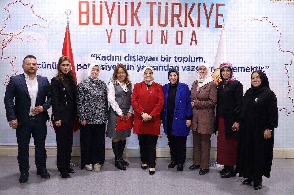 AK PARTİ KADIN KOLLARI İL BAŞKANLIĞINA İÇ MİMAR ŞENİZ EYİGÜNATANDI