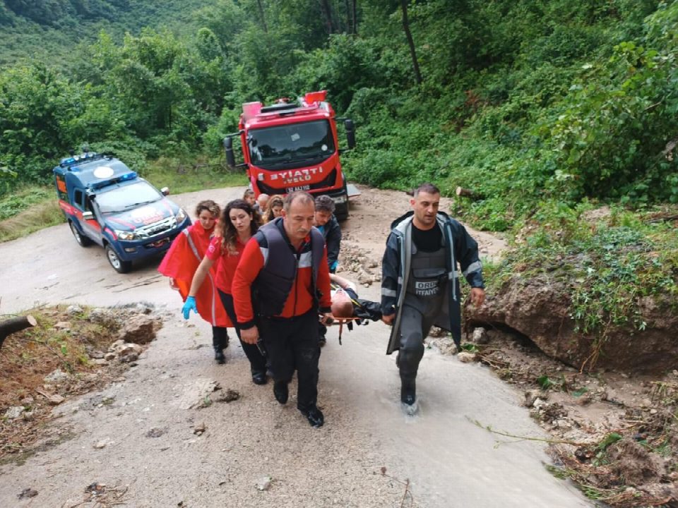 İtfaiye mahsur kalan vatandaşın yardımına koştu