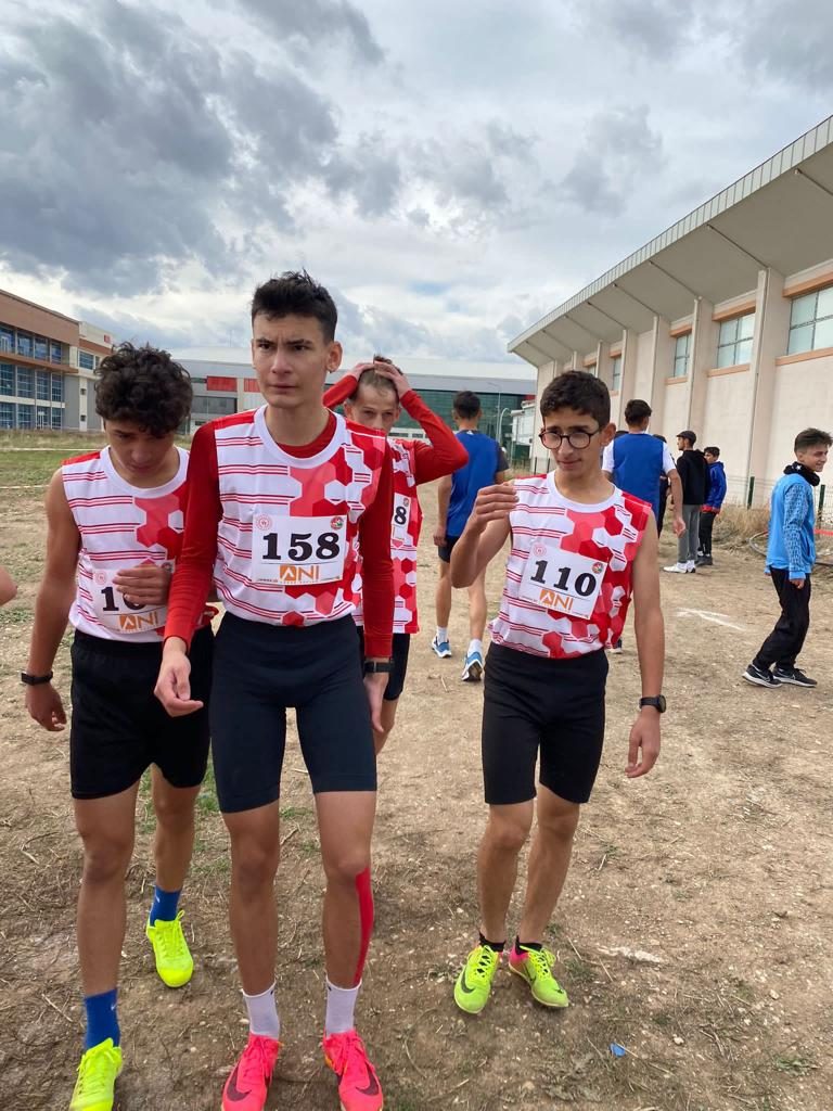 Ordu il karması atletizmde yarı finalde