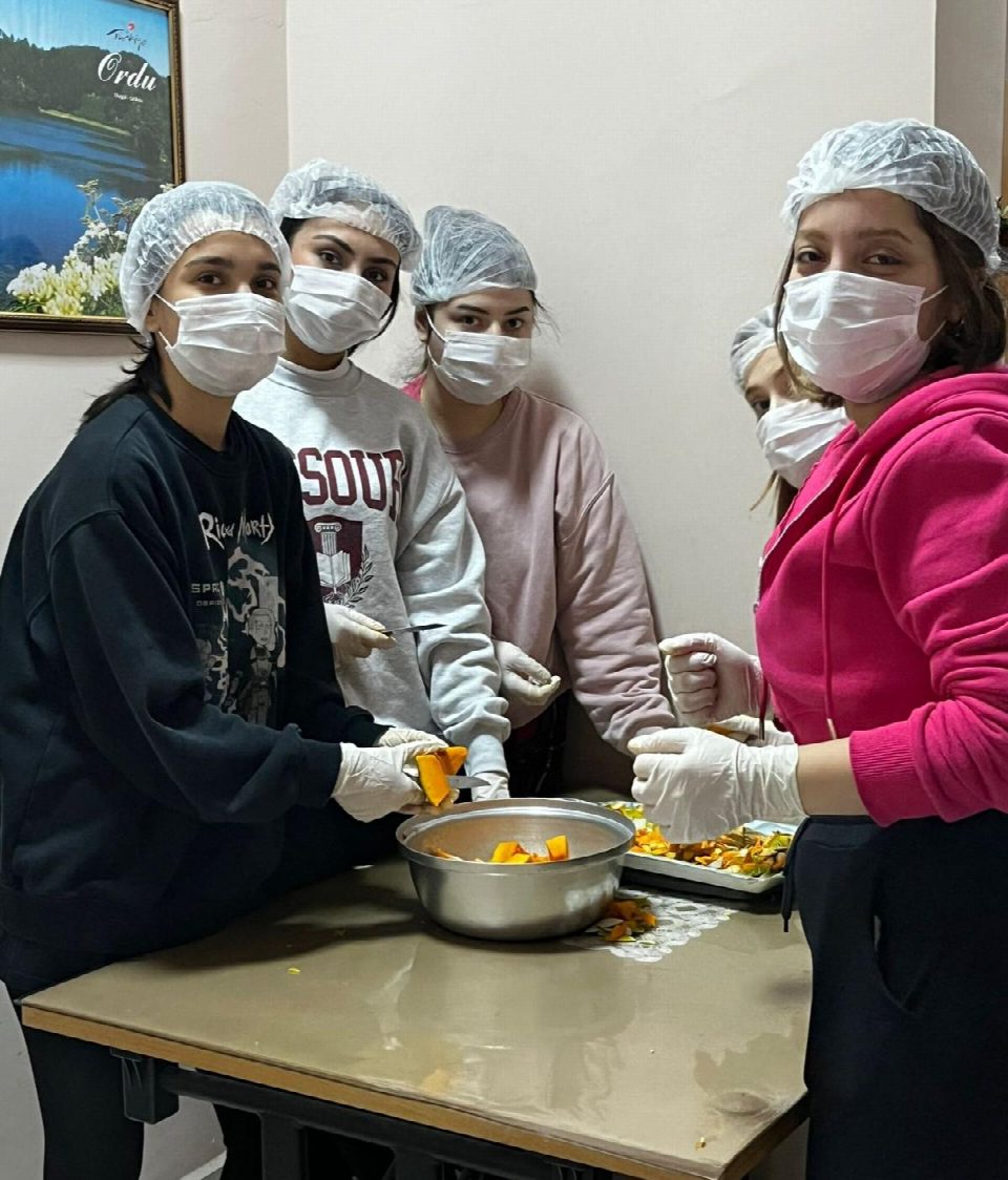 Ordu'da Öğrenciler "Ninemin Tarifleri Atölyesi'nde" Yöresel Tarifleri Öğreniyor