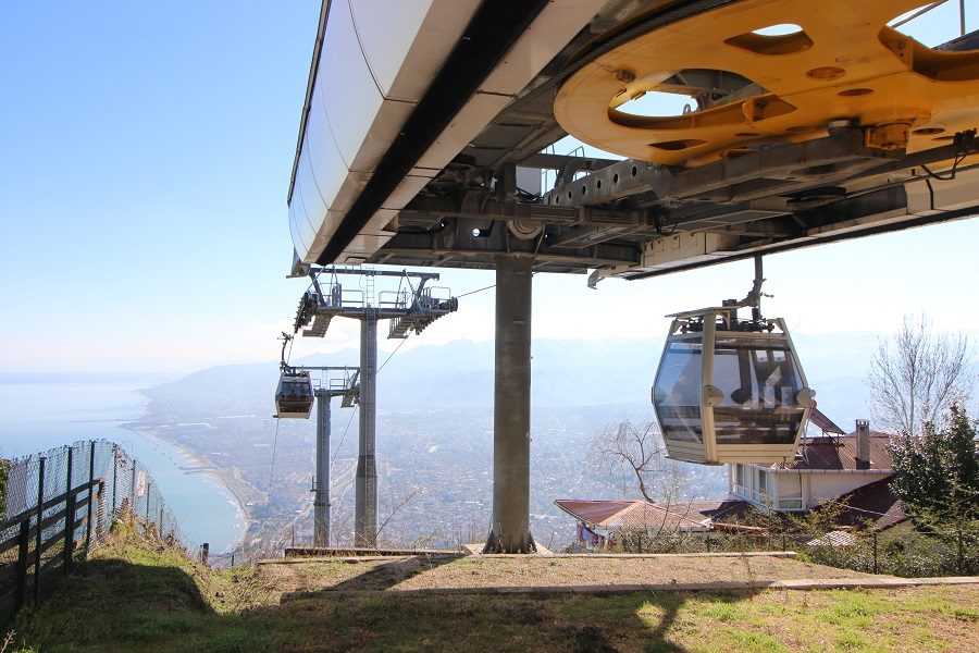 Teleferikte kabin camları yenilendi
