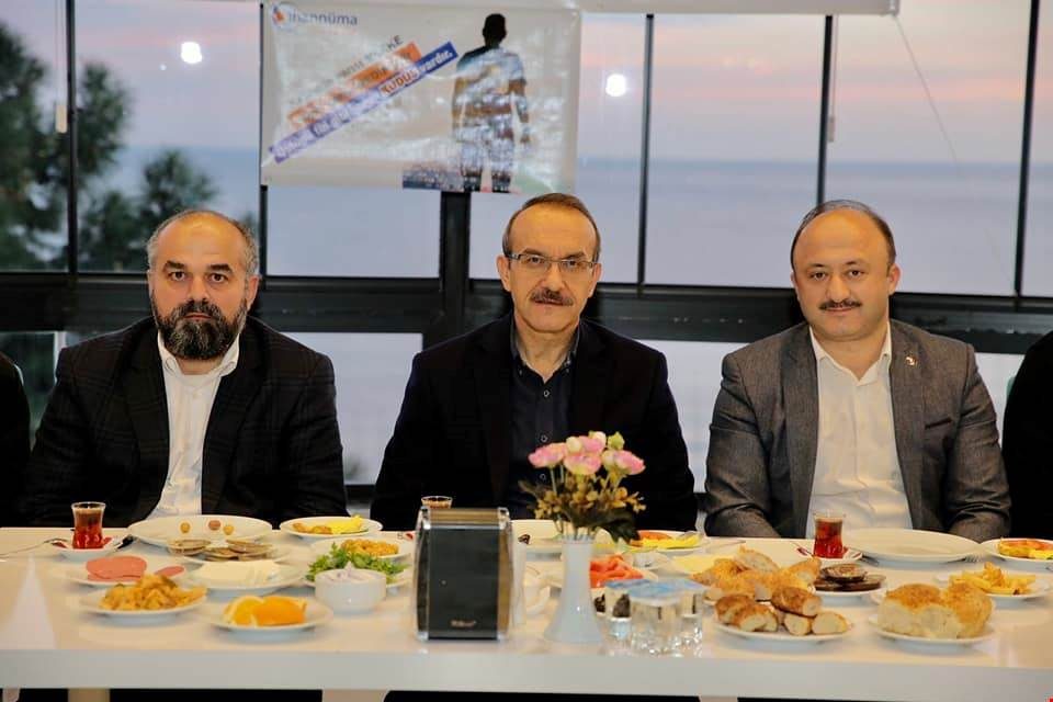 Vali Seddar Yavuz, bazı STK’lar tarafından düzenlenen “Sabah Namazı Buluşması” etkinliğine katıldı.