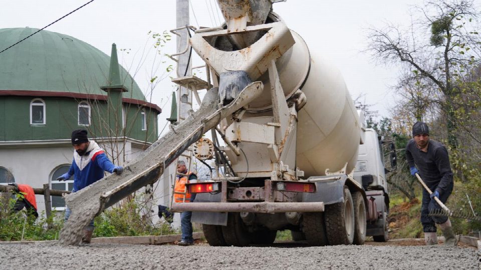 2023'de beton yol çalışmaları yukarıtepe mahallesinden başladı