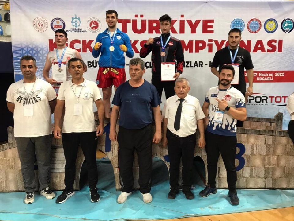 Kick Boks’da Büyükşehre 2 Gümüş, 1 Bronz madalya