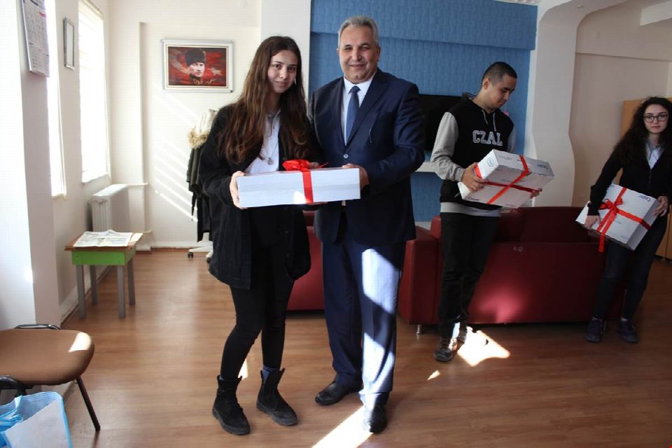Fatsalı Gençler Okuyor Projesi’nde dereceye giren öğrencilere ödülleri törenle verildi.