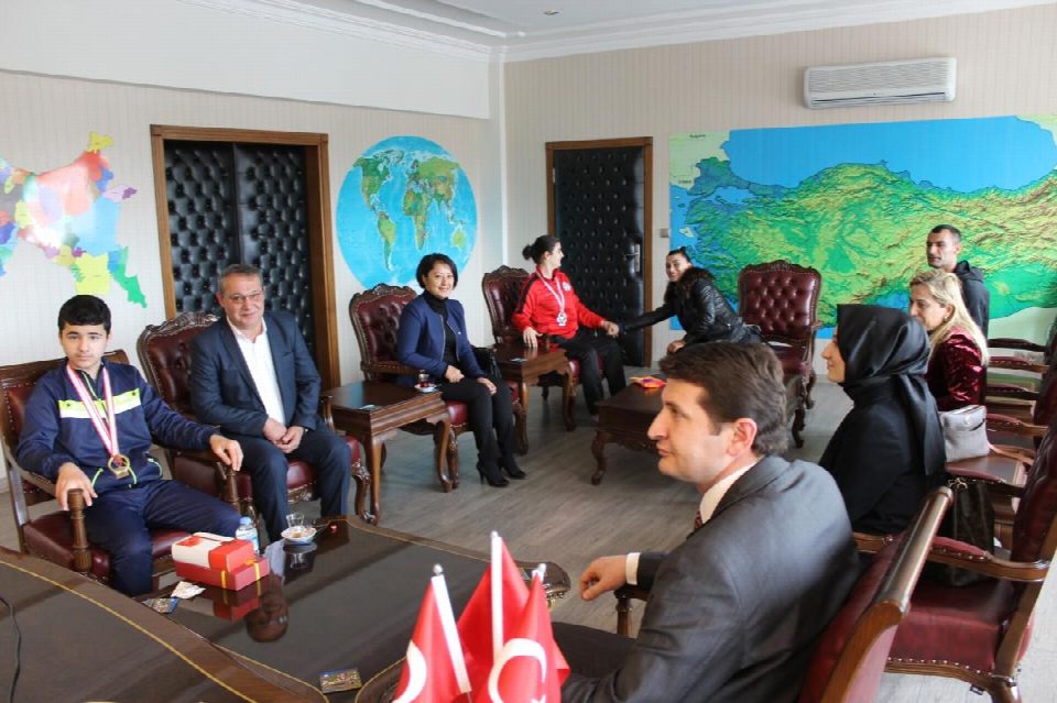 Kaymakam özel öğrencileri ödüllendirdi