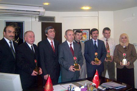 Çınar Tıp Merkezinden Kaymakama ve FATSO Meclis Başkanı Tanrıkulu'na Plaket